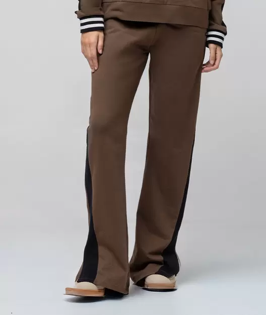 Pantalón flare algodón rústico con franjas laterales combinadas y tajos