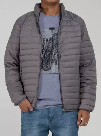 CAMPERA LIVIANA PAGE DIVISION TECH CON BOLSA PARA GUARDAR