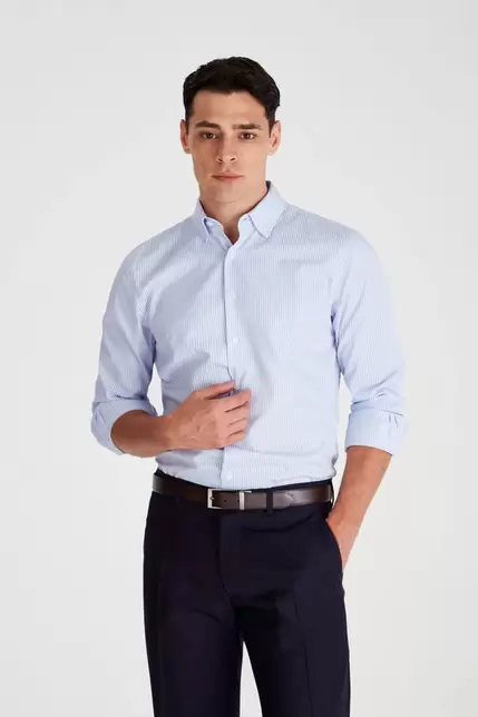 Camisa de vestir rayada celeste