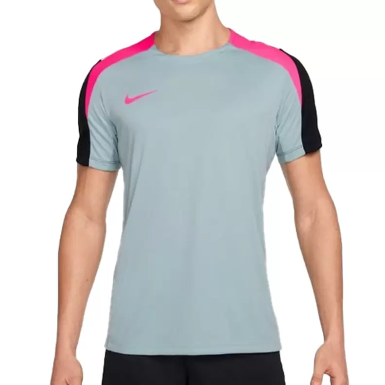 Remera Nike  Strike