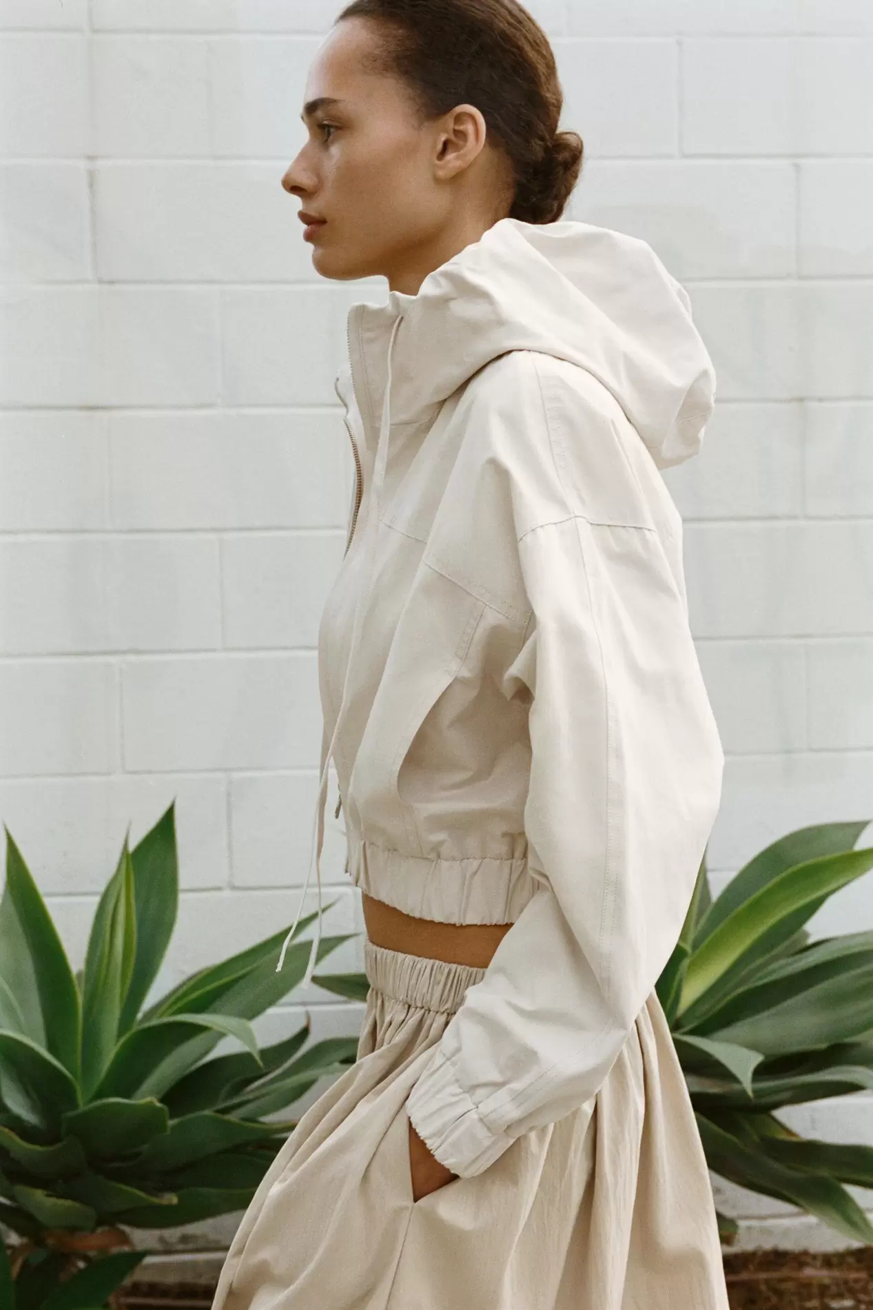 CAZADORA CROP CAPUCHA