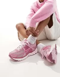 Nike Zoom Vomero 5 trainers in pink