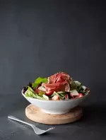  Ensalada Frutilla & Prosciutto
