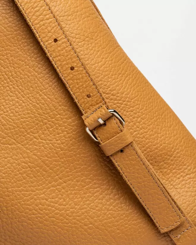 
                                    Mochila Olivia En Cuero Graneado                                
                                                                             / OUTLET /                                                                  