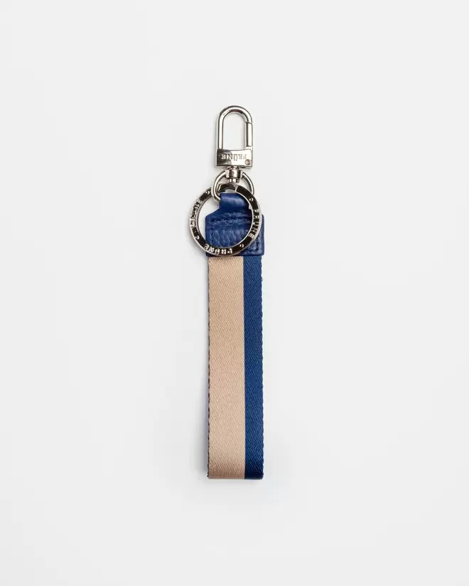
                                    Llavero Josefina En Cuero Graneado                                
                                                                             / OUTLET /                                                                