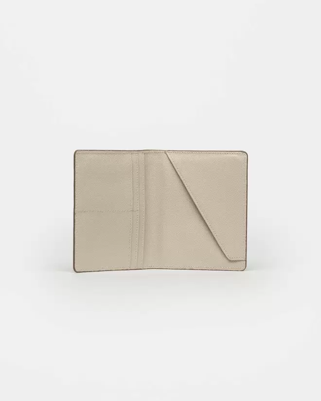 
                                    Billetera Berry En Cuero Grabado Ares                                
                                                                             / OUTLET /                                                             