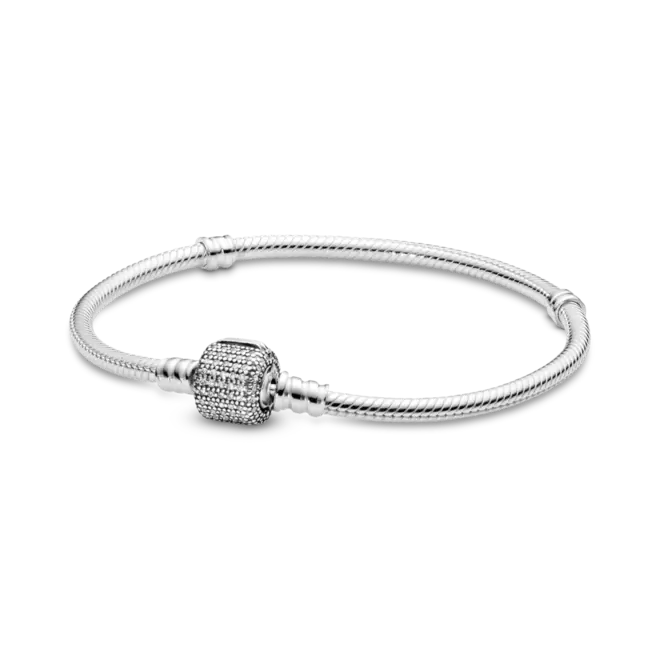 Brazalete Pandora Moments cadena de serpiente con broche de pavé centelleante