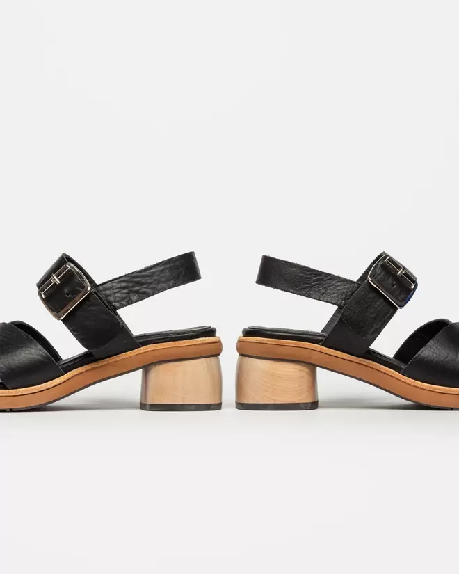 
                                    Sandalia media Beck en cuero graneado                                
                                                                             / OUTLET /                                                             