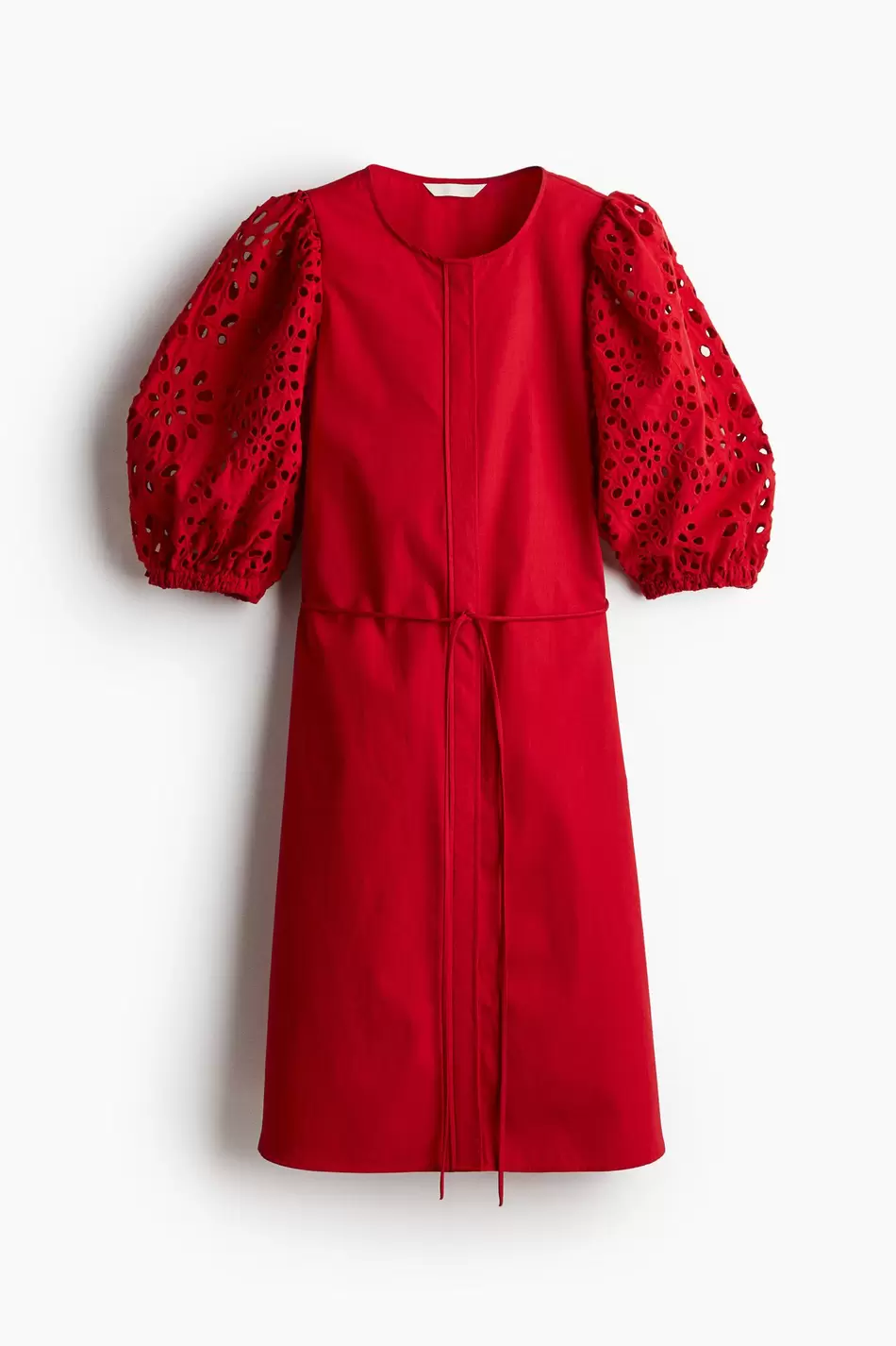 Vestido con mangas en broderie inglés
