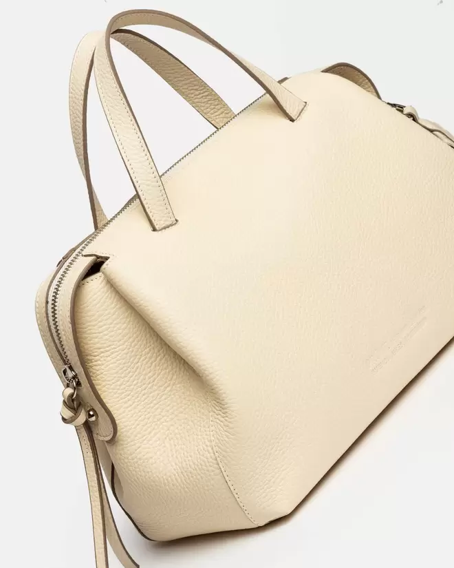 Cartera de mano Resort en cuero graneado