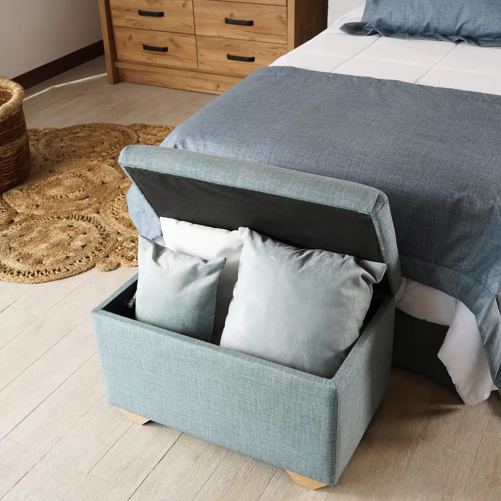 Cama Europea Génesis 1,5 plazas + Set Turquesa (Respaldo, Faldón, Piecera, Baúl y Cojín) + Sábanas + Plumón