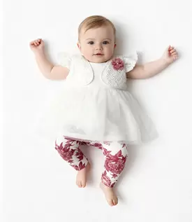 Conjunto recién nacida con flores