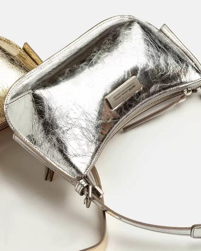 Cartera al hombro Mia en cuero metalizado