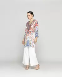 Túnica Mujer Con Brillos Qiana Estampado Floral Azul Y Blanco LineatreTúnica Mujer Con Brillos Qiana Estampado Floral Azul Y Blanco Lineatre