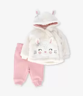 Buzo recién nacida con conejo