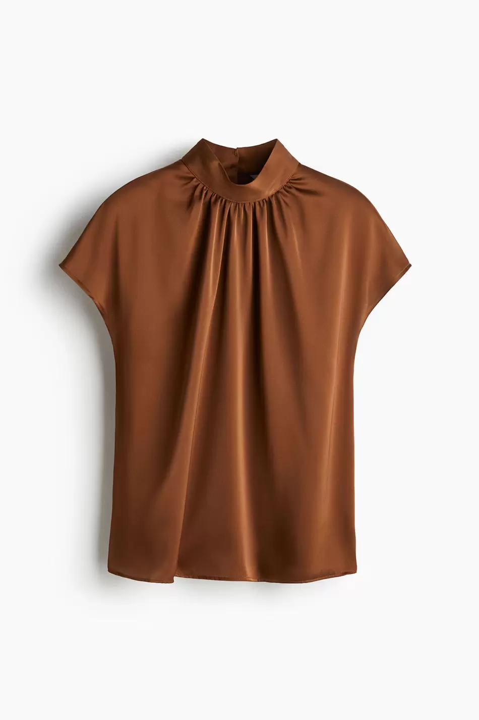 Blusa de satín con cuello elevado