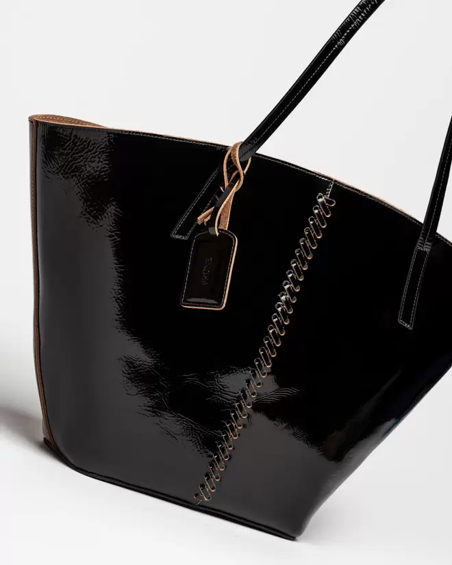 Shopper Neo Craft en cuero charol