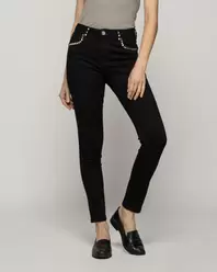 Jeans Julieta Skinny Con Tachas Tiro Alto Negro LineatreJeans Julieta Skinny Con Tachas Tiro Alto Negro Lineatre