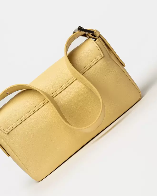 Cartera al hombro Signature en cuero graneado