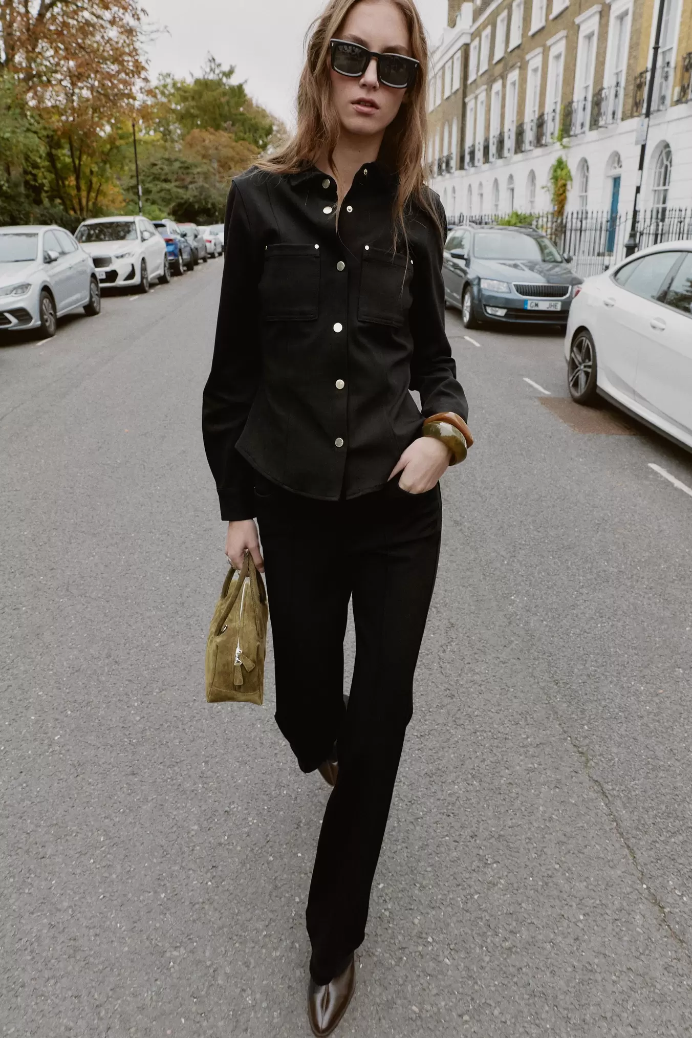 PANTALÓN FLARE TIRO BAJO