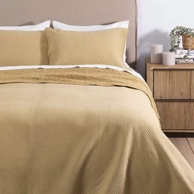 Cubrecama quilt smooth sherpa 2 plazas mostaza