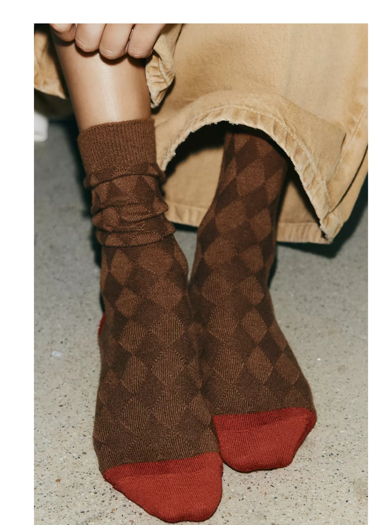 CALCETINES ROMBOS BORDADOS