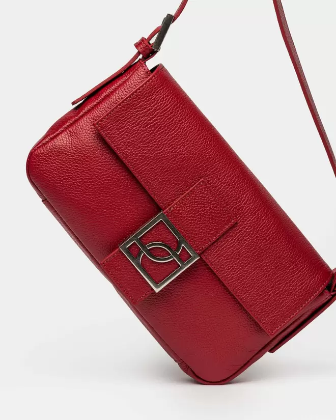 Cartera al hombro Signature en cuero graneado