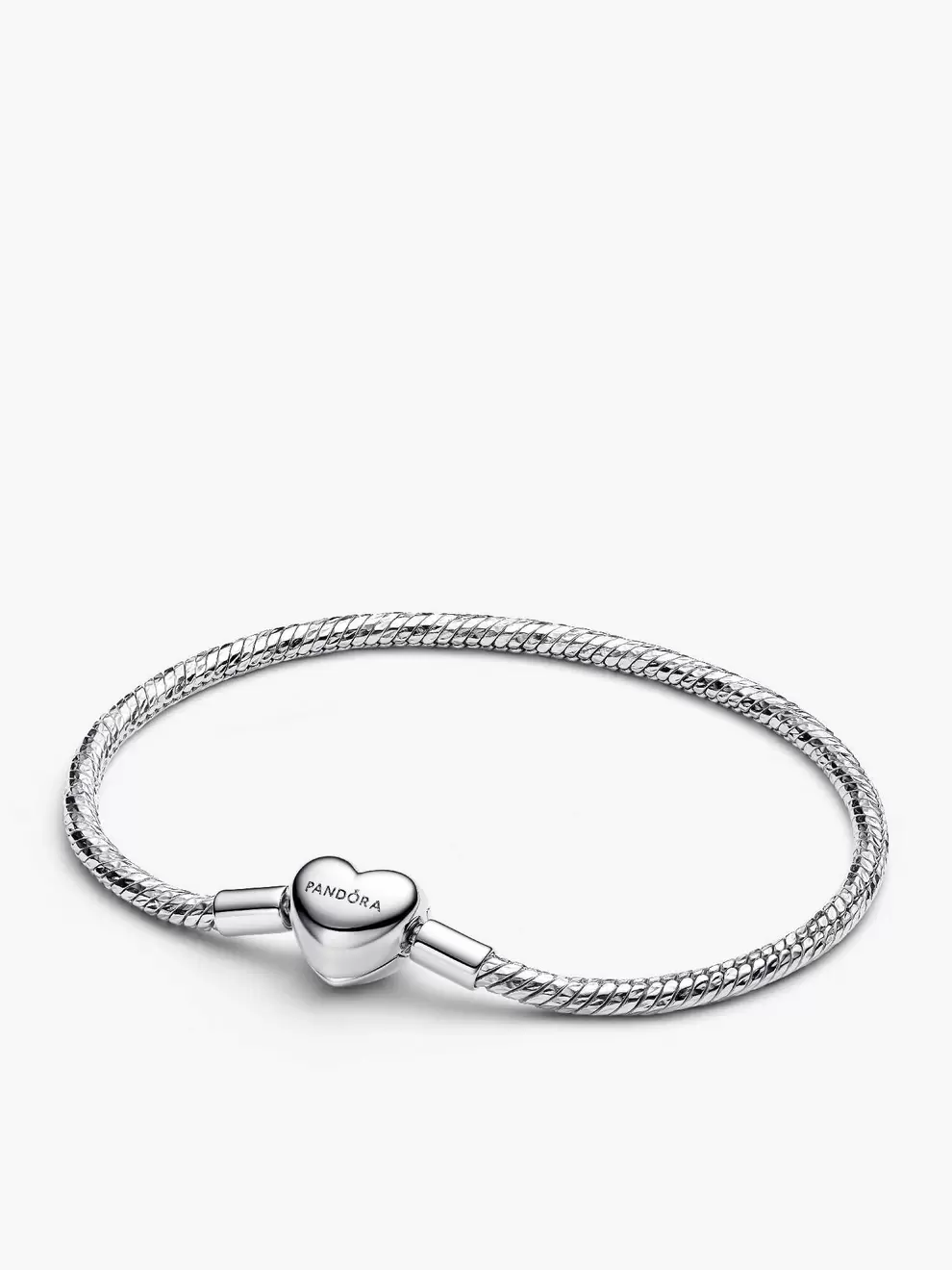 Brazalete de cadena de serpiente facetado con broche de corazón