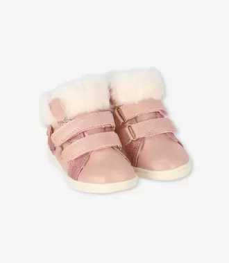 Botín bebé con flores