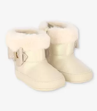 Bota recién nacida con lazo