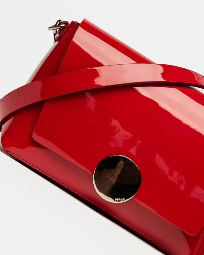 / OUTLET /                                                                         Bandolera Oasis en cuero charol