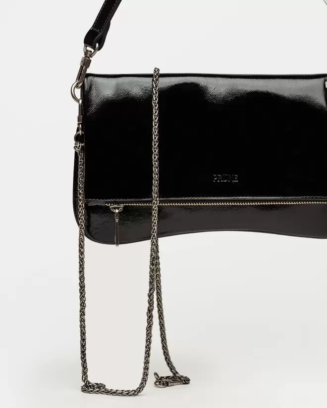 / OUTLET /                                                                         Bandolera Curve en charol