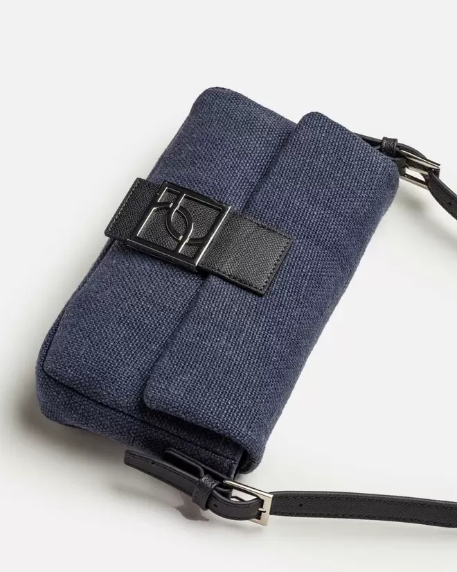 / OUTLET /                                                                         Cartera al hombro Signature en canvas