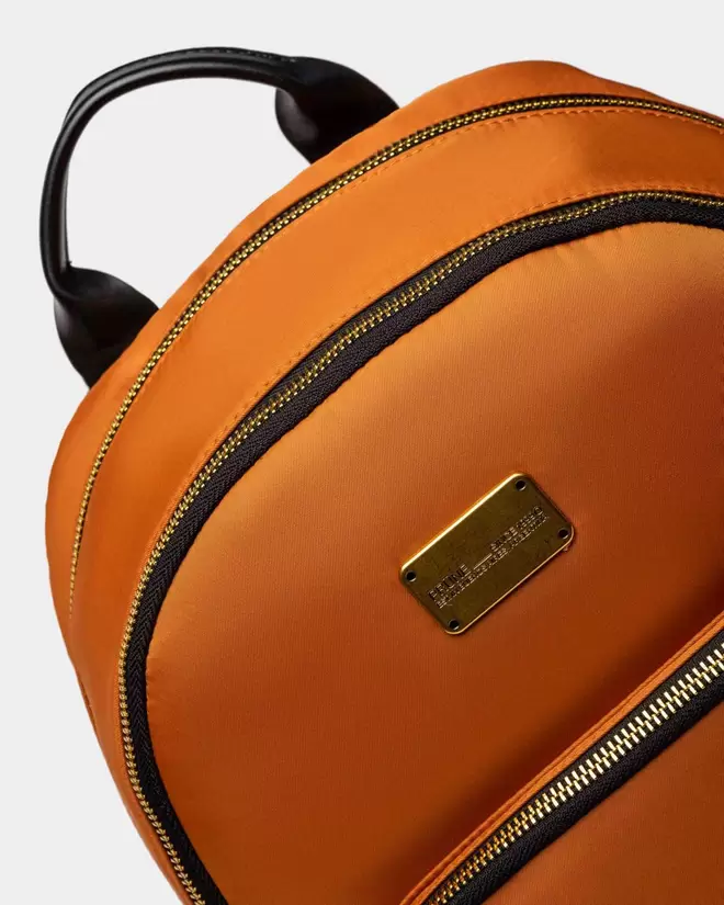/ OUTLET /                                                                         Mochila Bolt en nylon