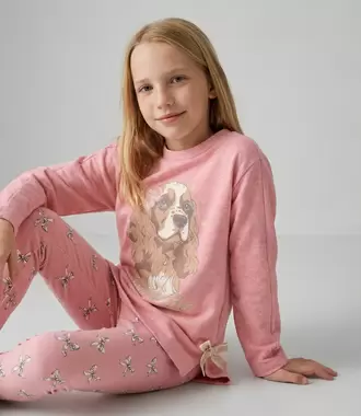 Conjunto niña con perro