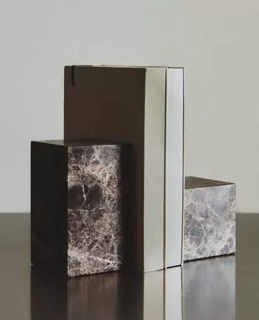 SUJETALIBROS MÁRMOL