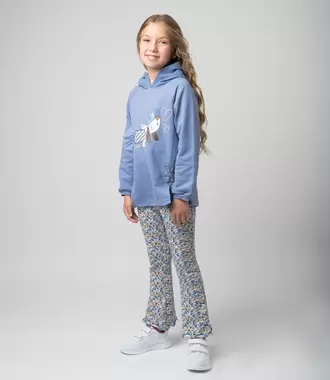 Conjunto niña con perro