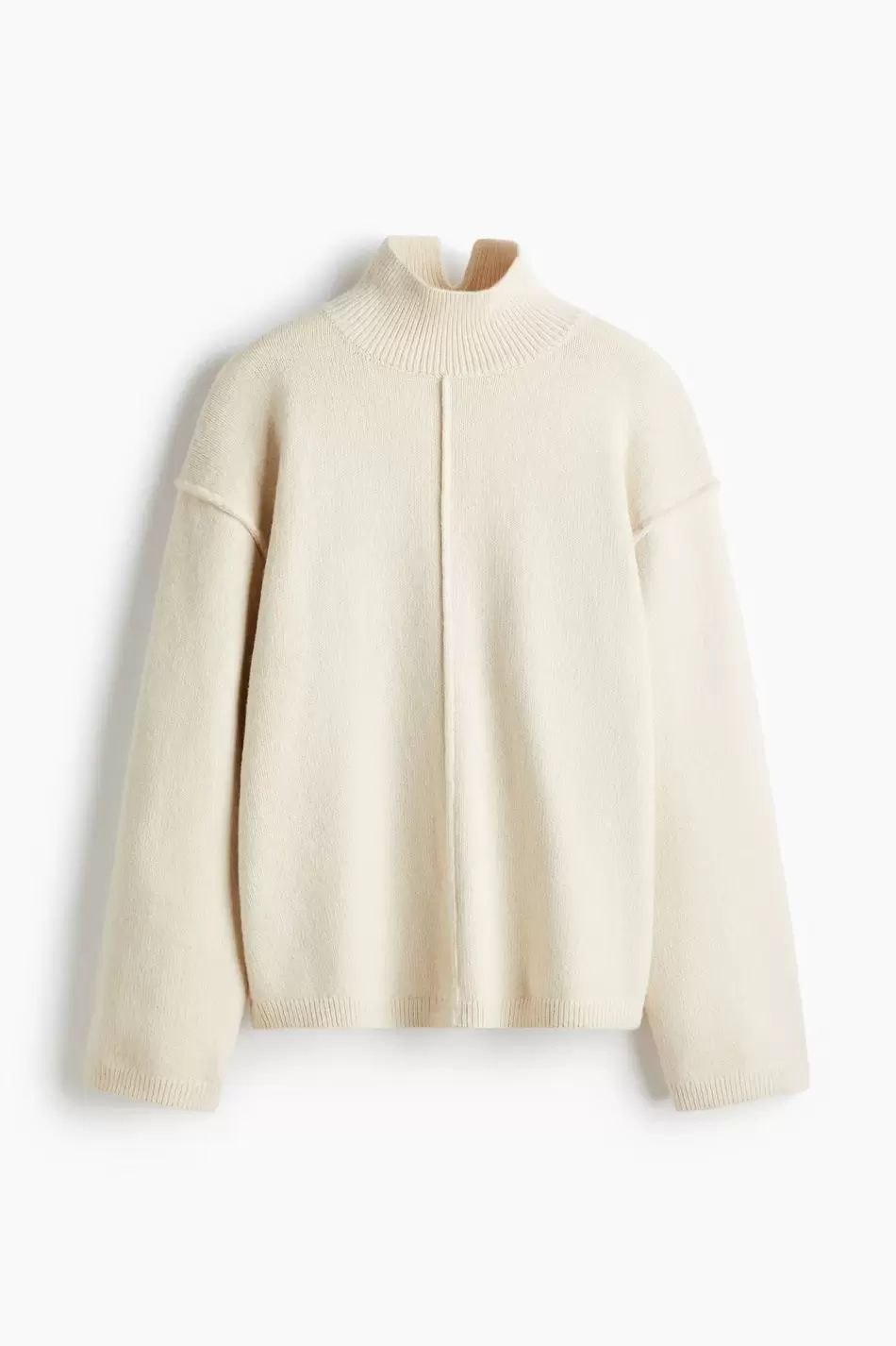 Sweater con cuello alto y costuras decorativas