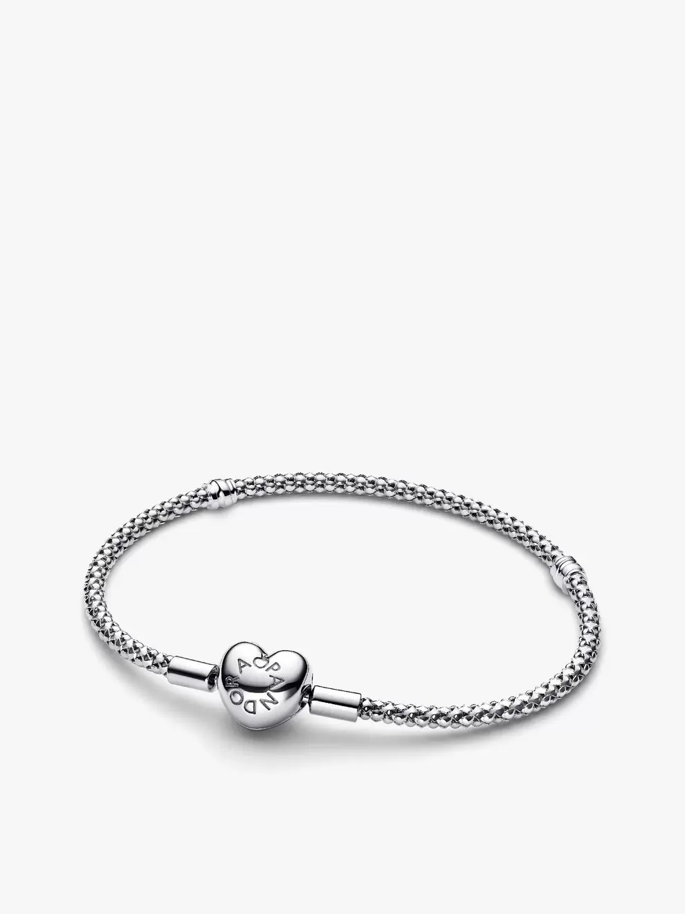 Pulsera de Cadena de Tachuelas con Cierre de Corazón