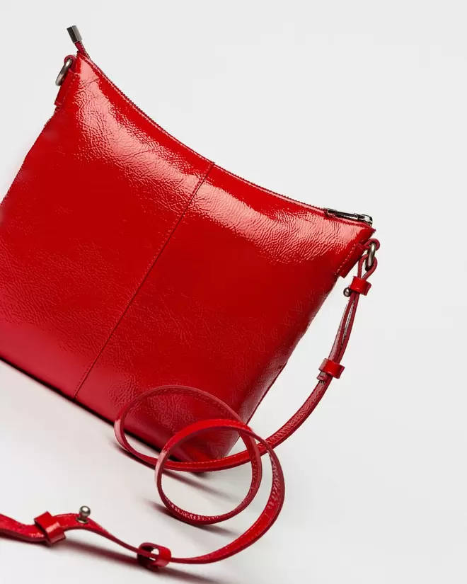 / OUTLET / Bandolera Pocket en cuero charol arrugado