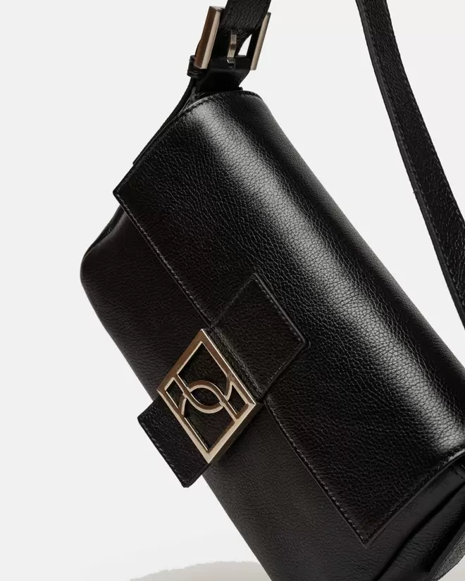 / OUTLET / Cartera al hombro Signature en cuero graneado
