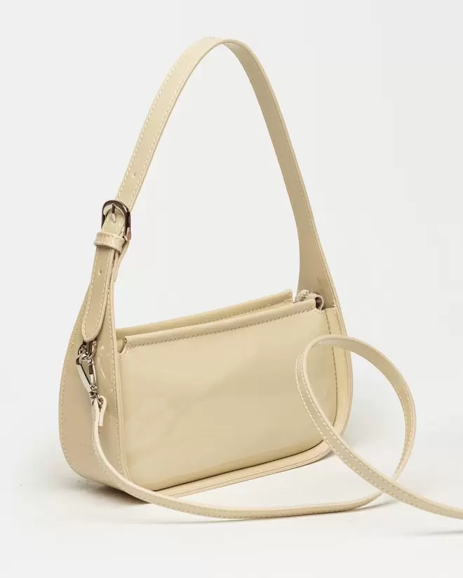 / OUTLET / Cartera al hombro Leaf en efecto cuero charol