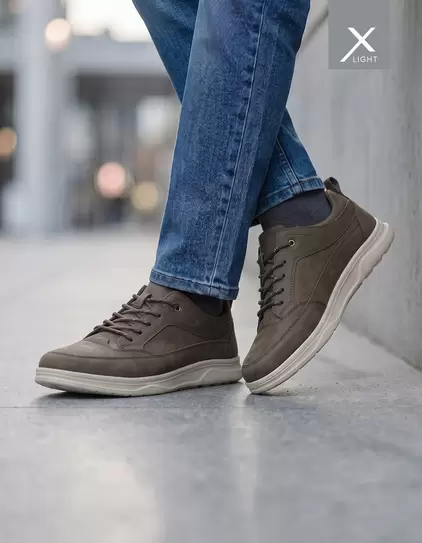 Zapatillas Urbanas Hombre X-Light Cuero Liviana Wallcourt Taupé