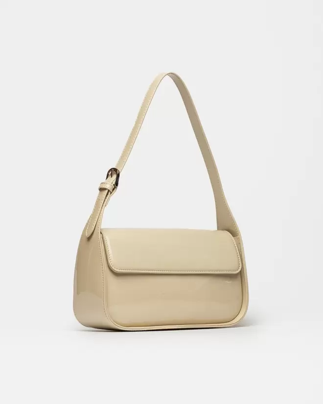 Cartera al hombro Leaf en efecto charol