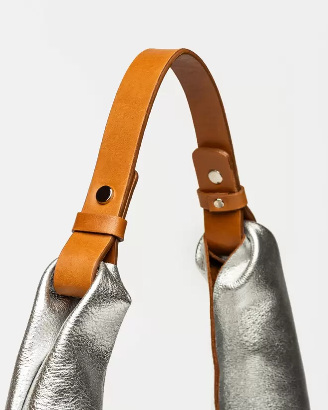 Cartera al hombro The Shopping en cuero graneado metalizado