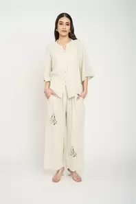 Blusa de Lino Beige con Detalles de Encaje