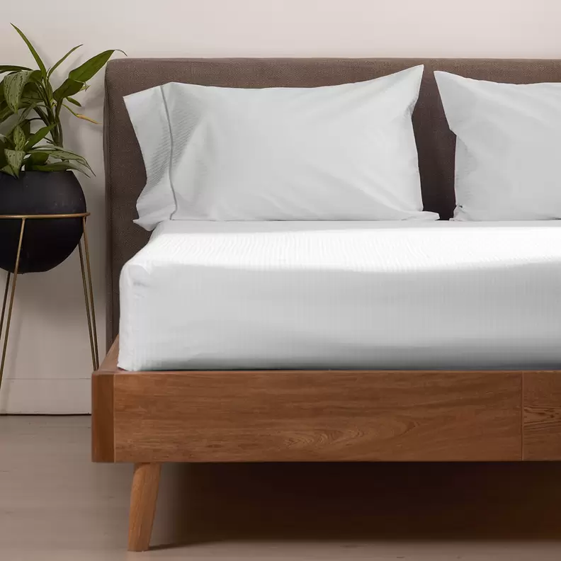 Sábana Ajustable Más Fundas Hotel Experience 300 Hilos 100% Sateen Stripe Blanco