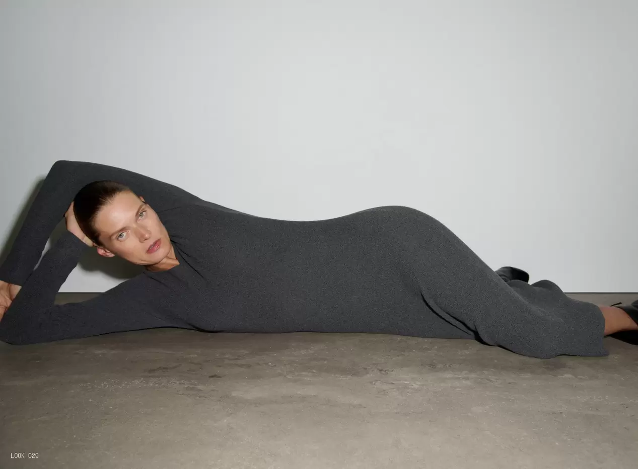 VESTIDO MIDI ESCOTE PICO