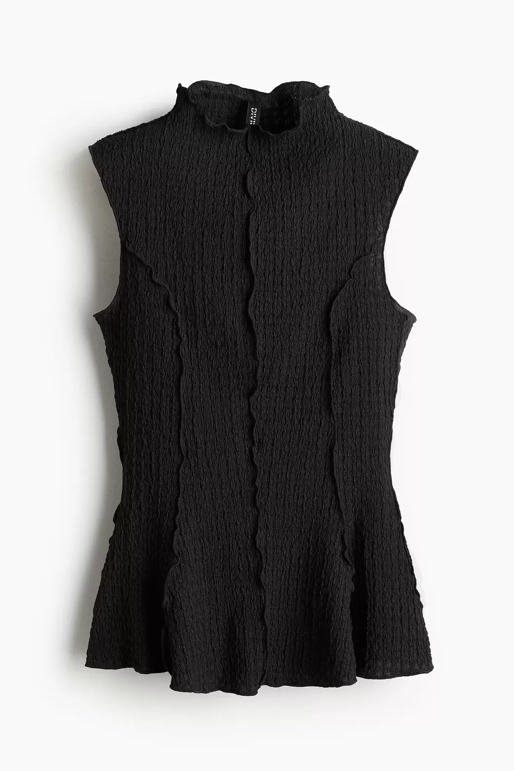 Top texturizado con peplum y detalles fileteados