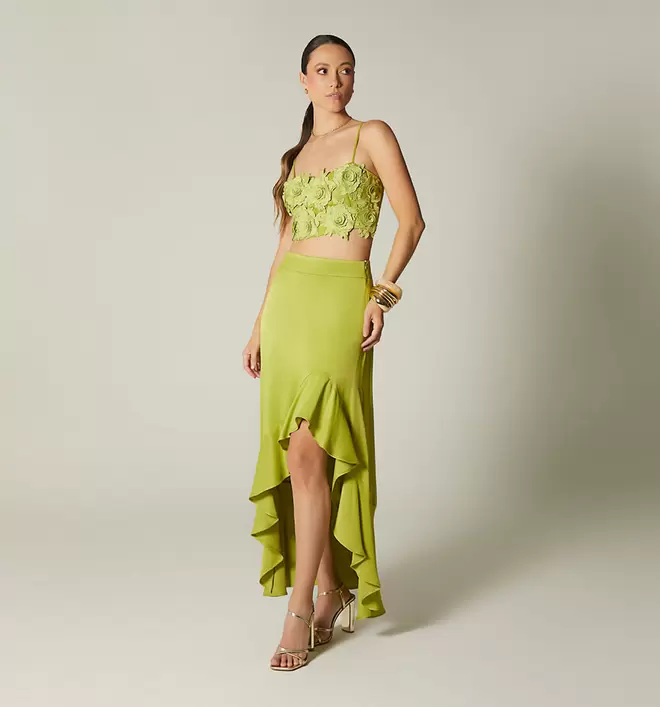 Blusa crop con apliques flores